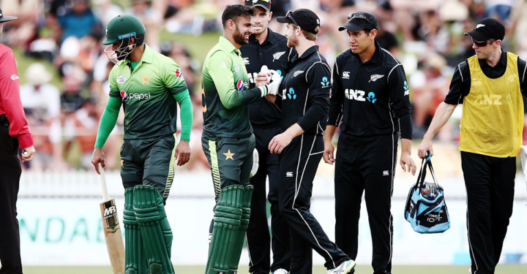 نیوزی لینڈ نے چوتھے ون ڈے میچ میں پاکستان کو 5وکٹوں سے شکست دیدی
