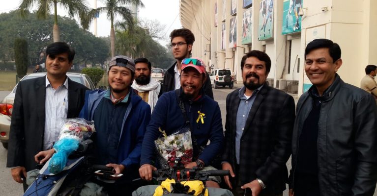 کینسر کے خلاف جنگ –ملائشین سائیکلسٹس کی لاہور آمد