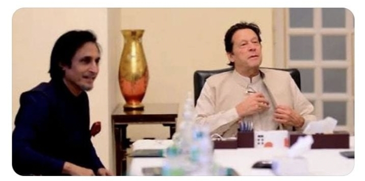 سابق کپتان سابق وزیراعظم کی عیادت کو پہنچ گٸے