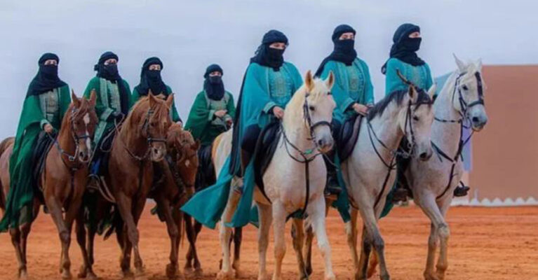 سعودی عرب میں گھڑ سواری کے مقابلے :خواتین کی شاندار پرفارمنس