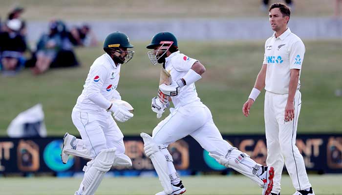 پاک نیوزی لینڈ ٹیسٹ سیریز:دوسرا ٹیسٹ میں 319 کے تعاقب میں پاکستان کے صفر پر 2 کھلاڑی آؤٹ